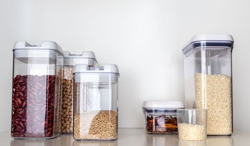 different types and sizes of clear containers